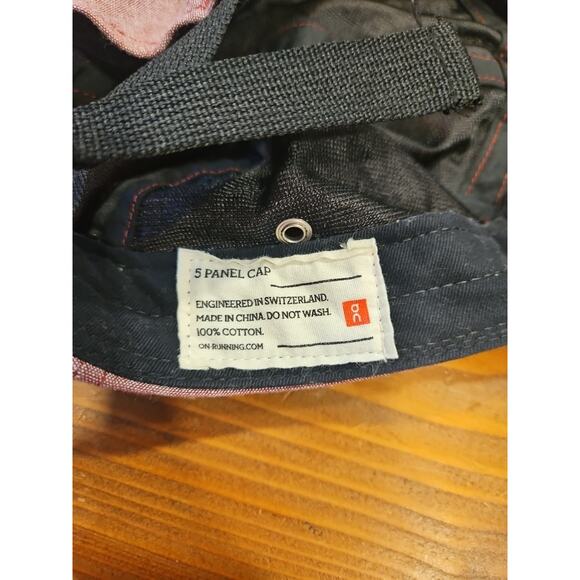 ON Running Lightweight Cap Running Training Adjustable 5-Panel Mulberry - Picture 6 of 8